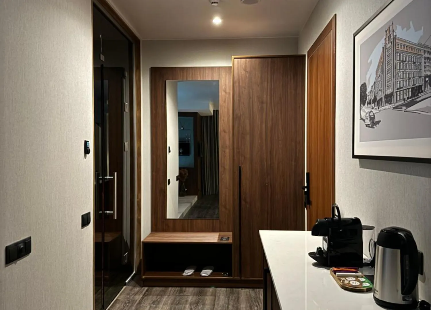Be The One Hotel Kyiv 0*,